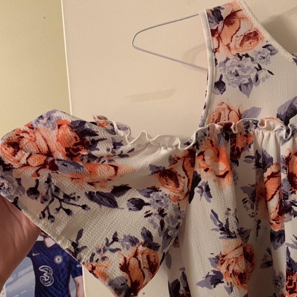 Francescas cold shoulder floral top - Picture 3 of 6